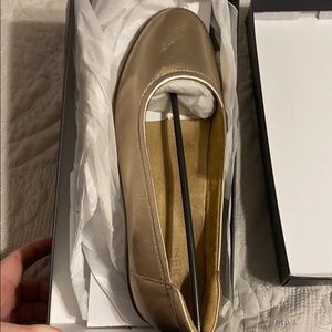 Naturalizer Flats size 9 bronzey gold